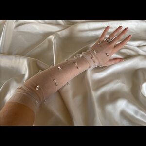 WHITE TULLE pearl bride sleeve
gloves arm cover